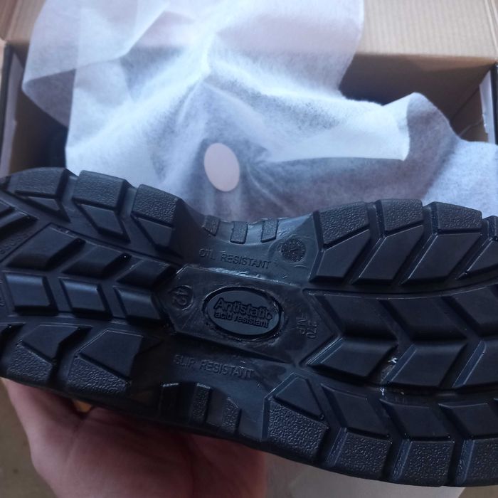 Работни обувки с бомбе