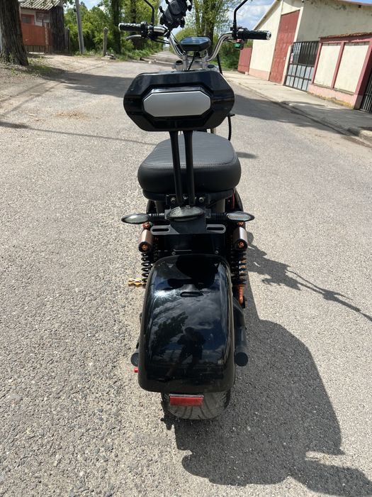 Moped electric, 60km/h cu buton de limitare