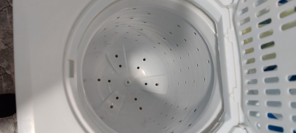 Poluavtomat kir mashina sotiladi