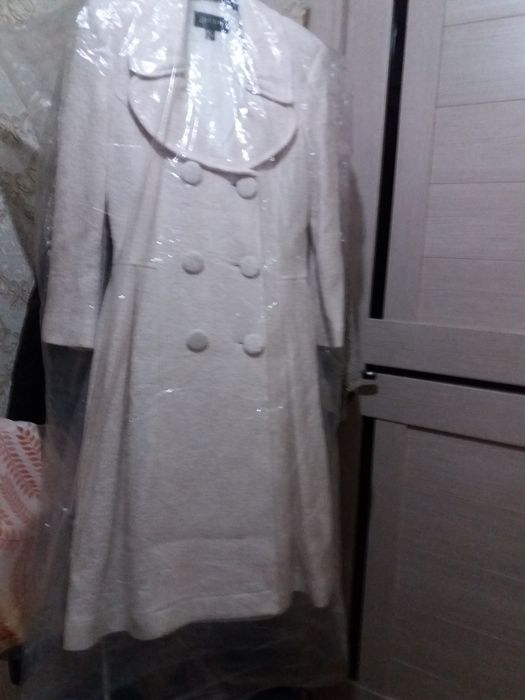 Продаю разные пальто