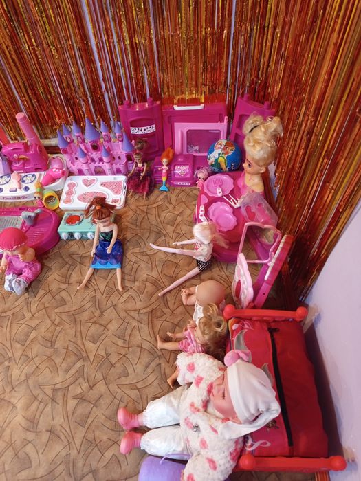 Продам куклы игрушки для девочек .