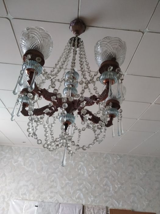 Люстра пятирожковая продается