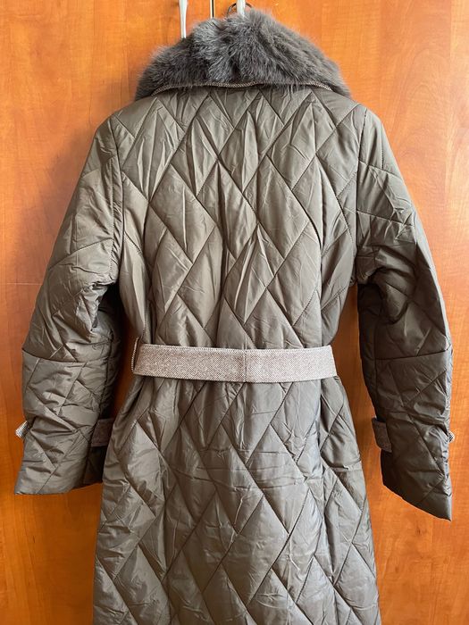Haină groasă de iarnă, maro cu blană. Mărimea 40