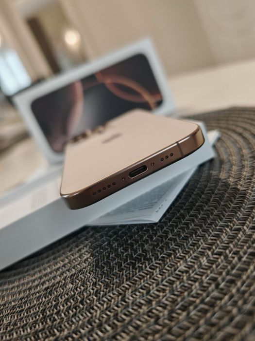 İphone 16 pro 256 GB  Desert като НОВ