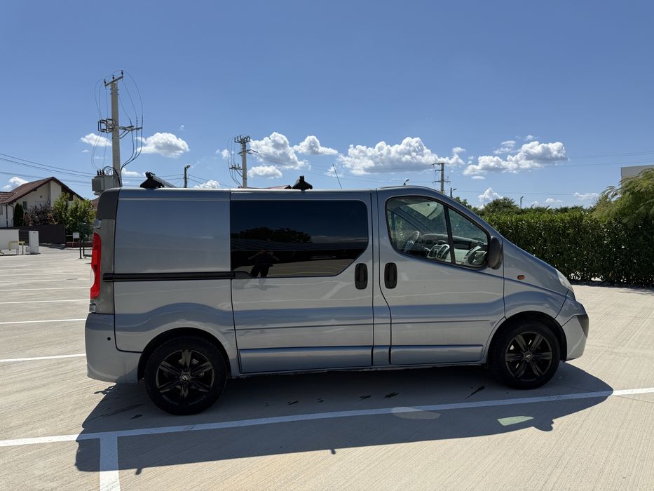 Opel vivaro 2.0d 2009 propietar fiscal pe loc