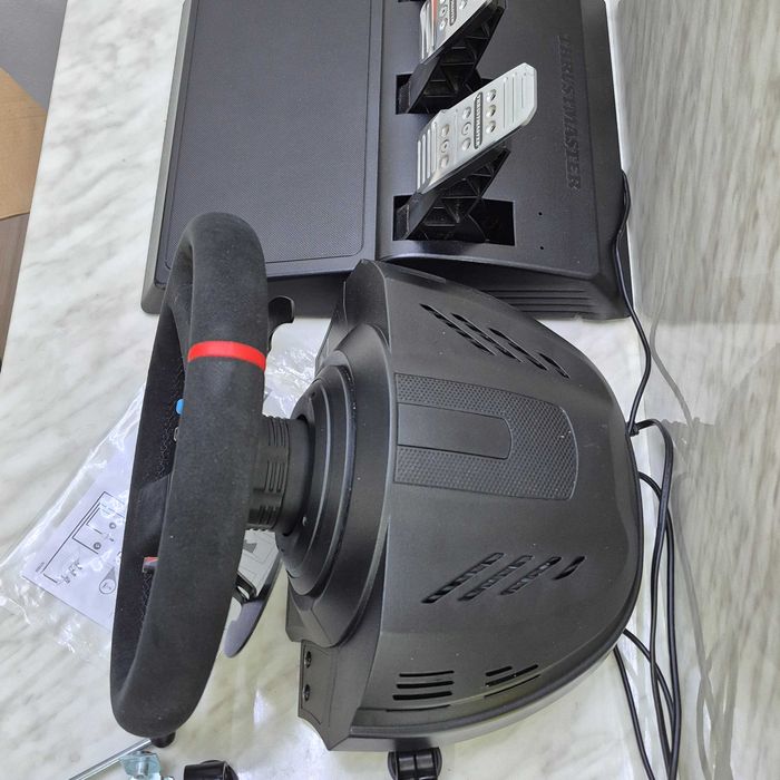 Volan Thrustmaster T300 Ferrari Integral RW Alcantara Edition pentru PlayStation 5, 4, PC