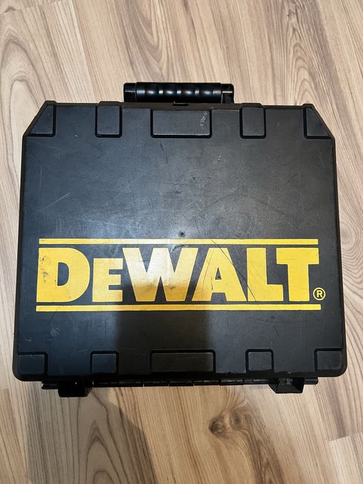 Dewalt бормашина/ винтоверт с две батерии