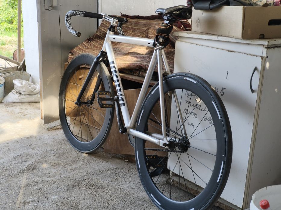 unknown fixed gear