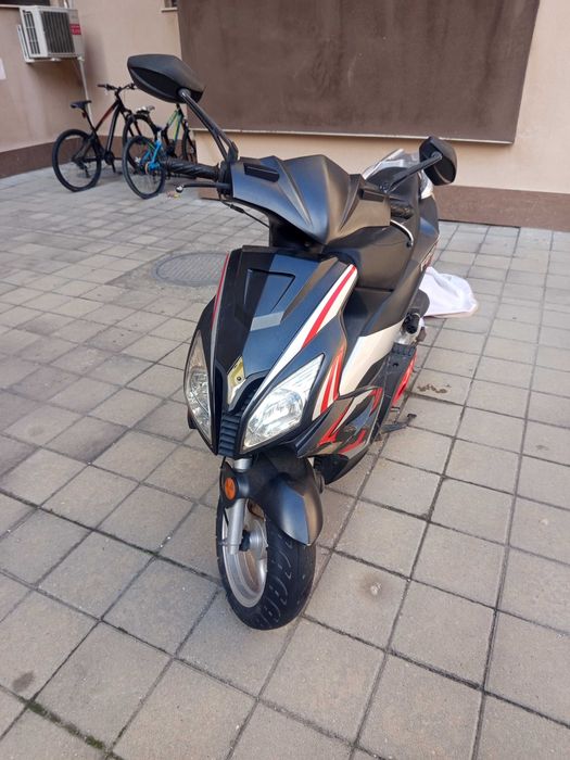 Продавам 2 бр Скутера Сунсто Пежо