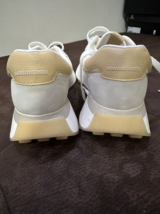 Zara сникърси