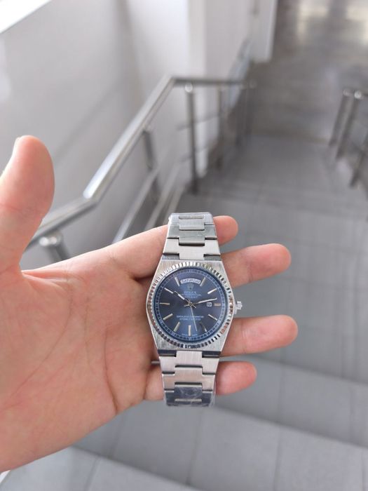 Продается мужские часы