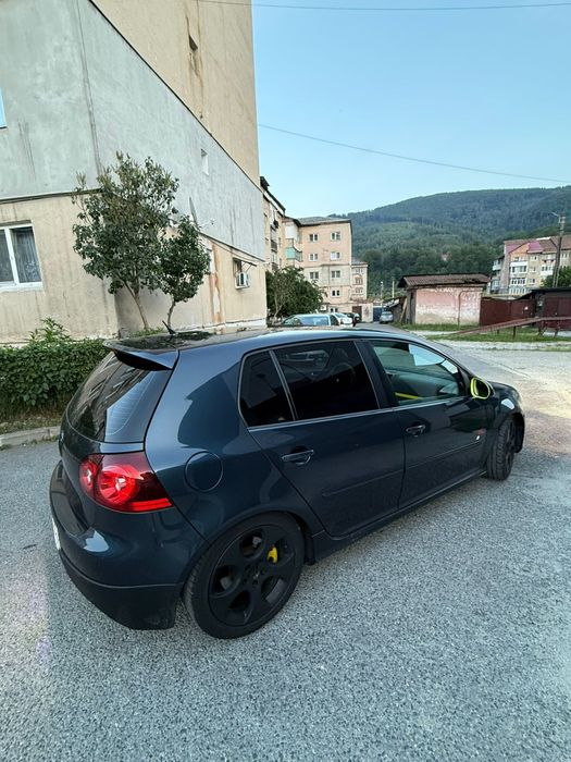 Volkswagen Golf 5 GTI 300cp