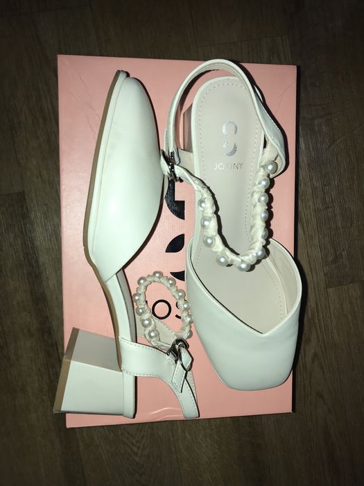 Женская обувь босоножки