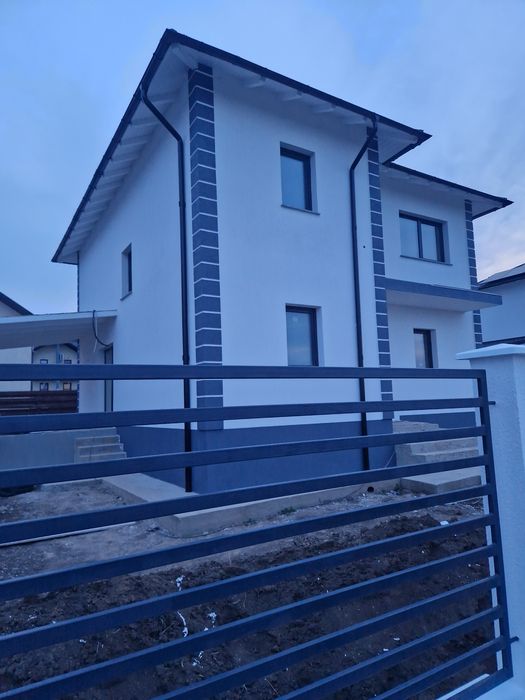 Casa de vanzare compusa din parter etaj