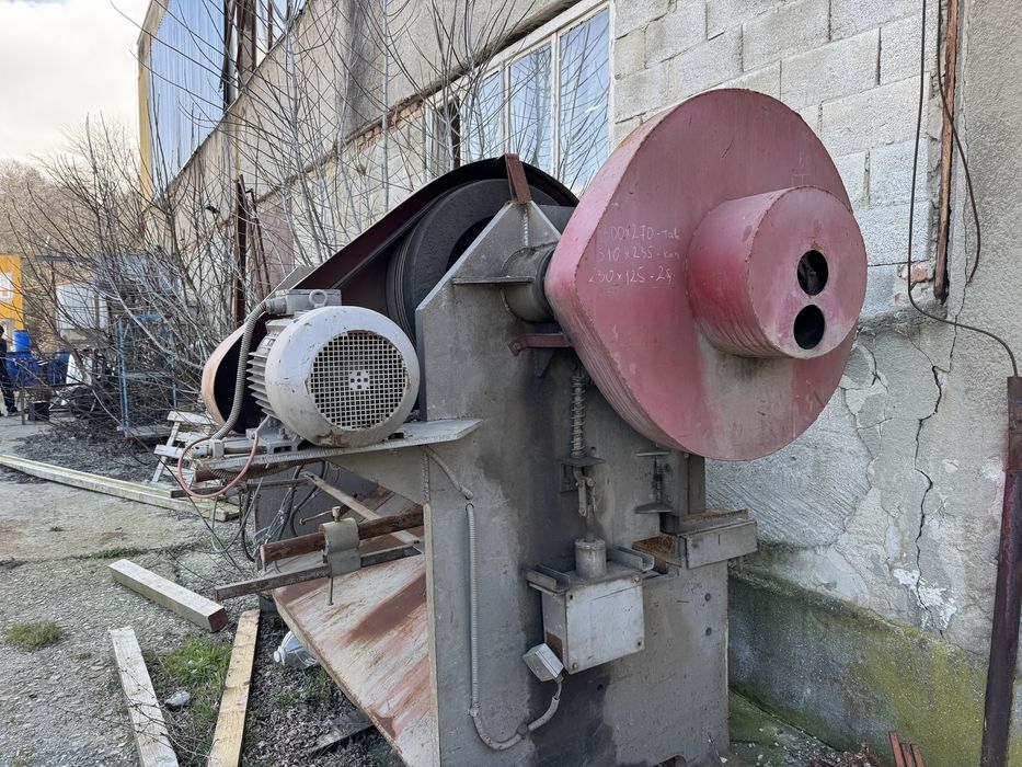 Гилотина за стоманена ламарина