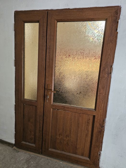 Двери пластиковые двойная