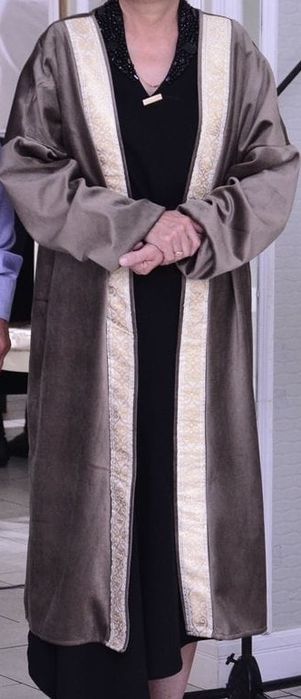 Продается шапаны и жилеты