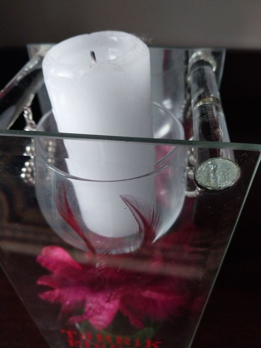 Стеклянный подсвечник