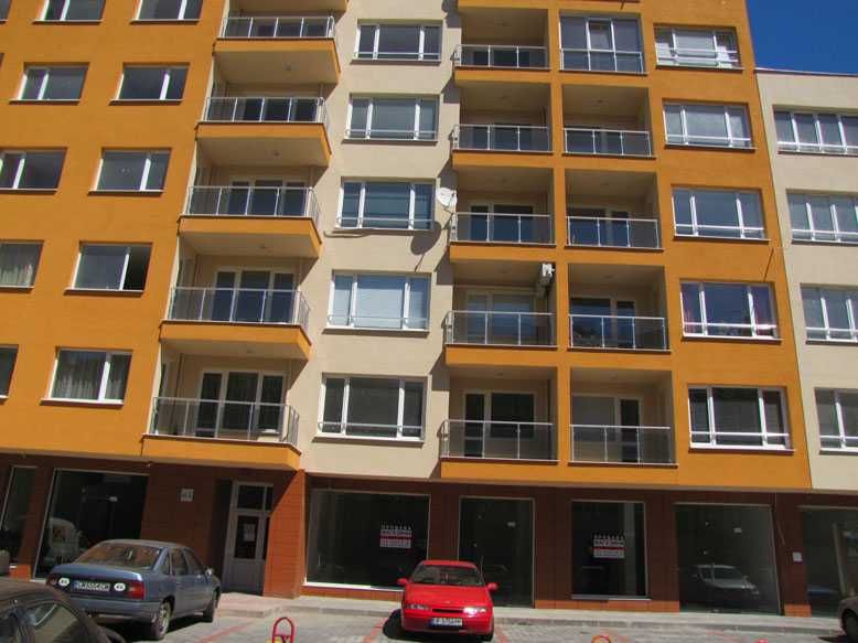 Уютен Тристаен Апартамент