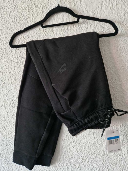 Pantaloni NIKE negri marimea M