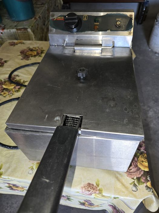 Friteuză electrică profesională (sau friteuză HoReCa) din INOX. Lancom