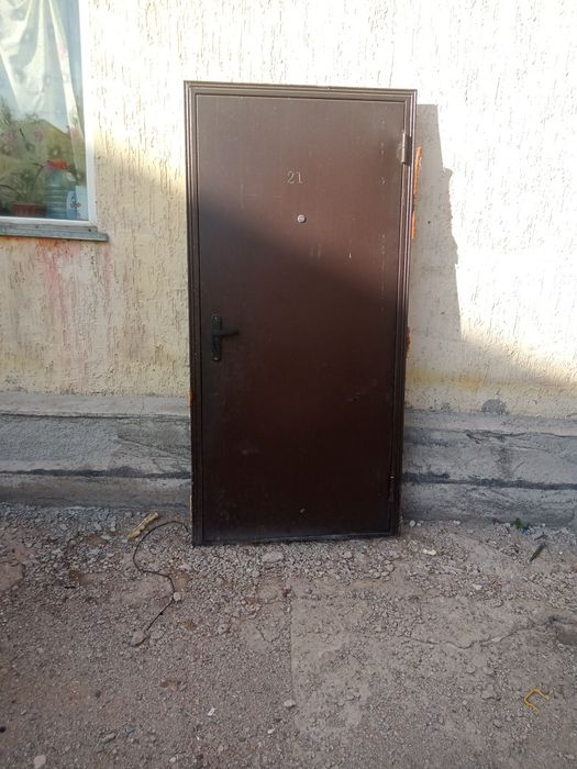 Железный дверь наружной