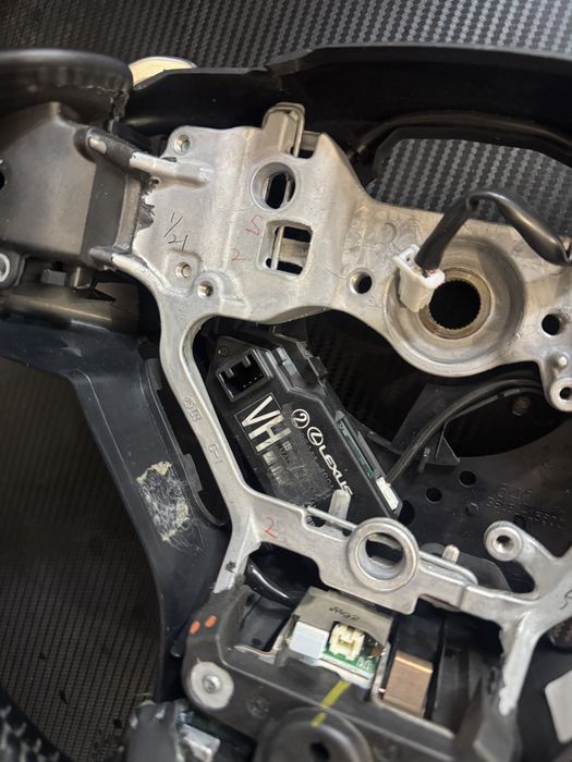 Руль от лексус 570 в оригинале ,