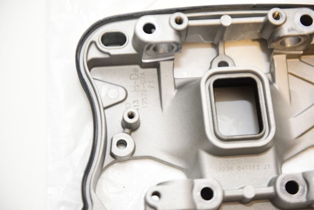 CAPAC CHIULOASA Harley Davidson Sportster 883 și 1200 Rocker Arm Box