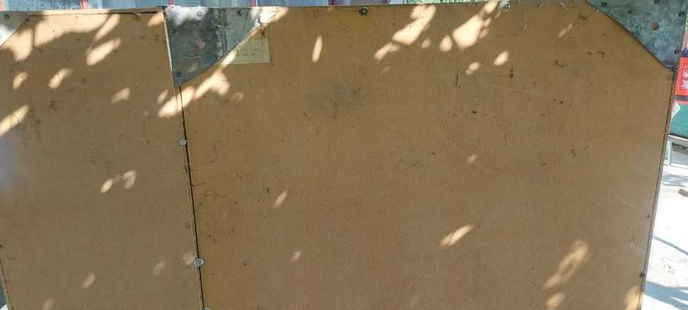 Шкаф - витрина за стена