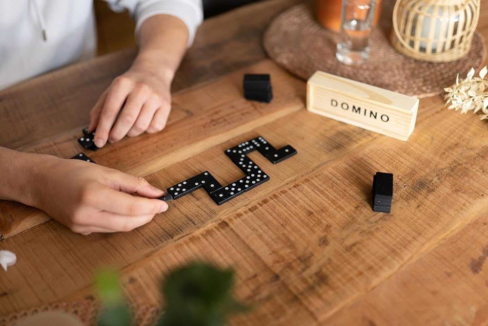 Joc Domino in cutie eleganta din lemn 28 piese 15 x 5 x 3 cm