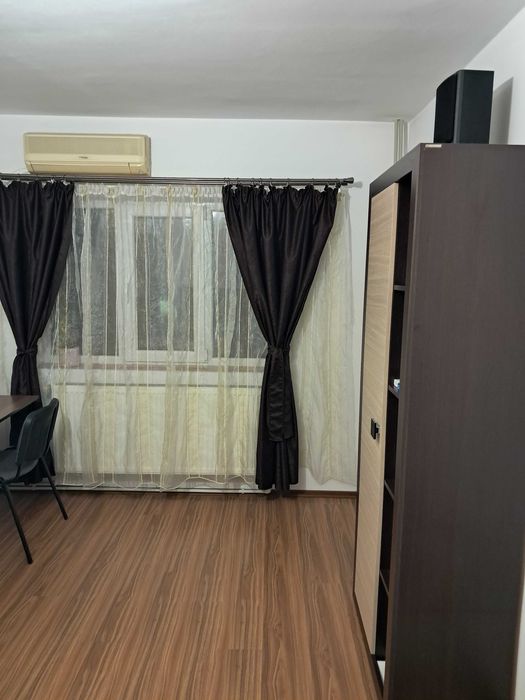 Apartament 3 camere de vanzare