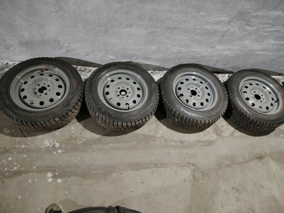 Продам шипованную резину