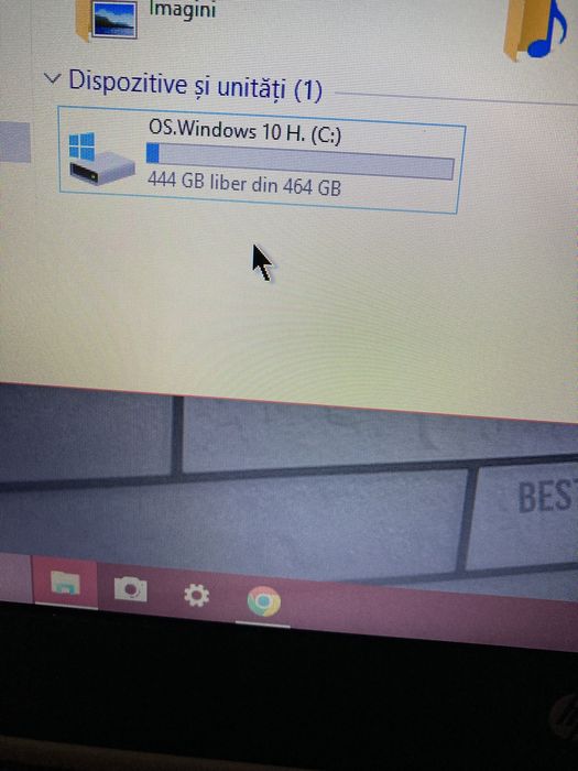 Laptop HP display mare 17,3 inch led,Windows 10 H,8gb ram ddr3,500gb m nu funcționează 2 taste T și Y în rest este perfect funcțional