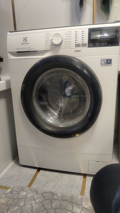 Продам стиральную машинку бу можно на запчасти или же починить.