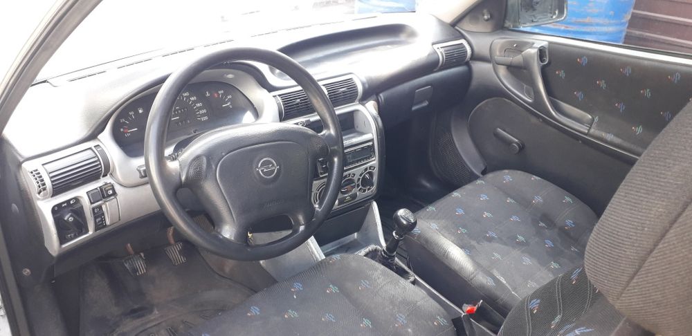 Опель Астра машина