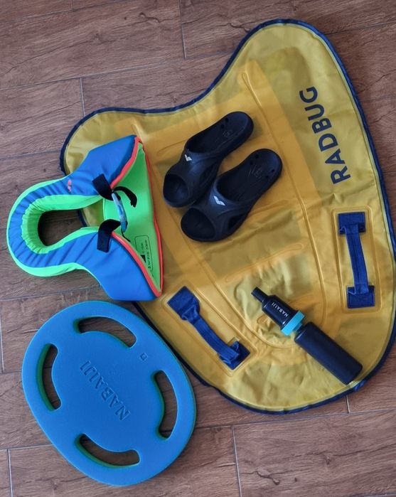 Plută 15-30 kg, plută Radbug cu pompa  și papuci Arena