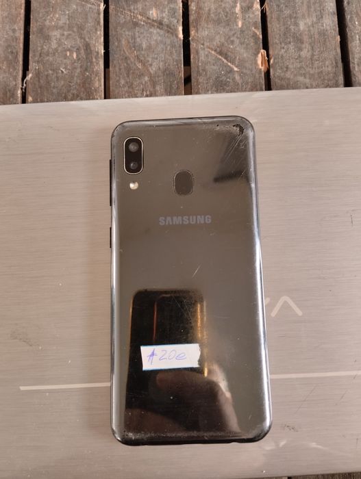 Продавам samsung A20e