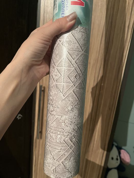 Продам 1 рулон обоев.запечатан