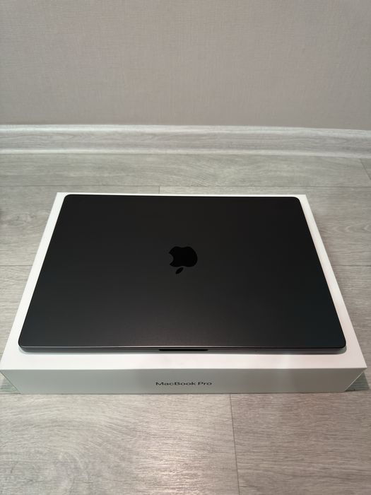 Продам Macbook m3 pro 18/512