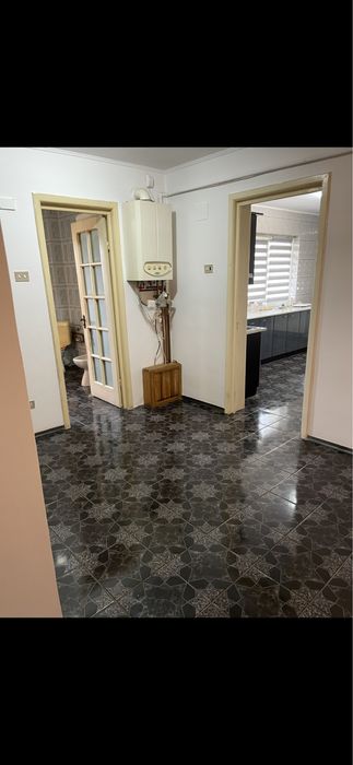 Vand apartament 2 camere la 10 min.mers pe jos pana la piata centrala