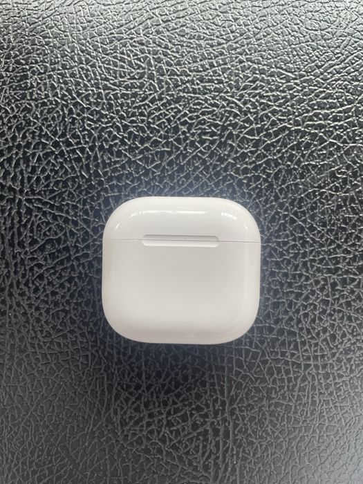 AirPods 4     2024