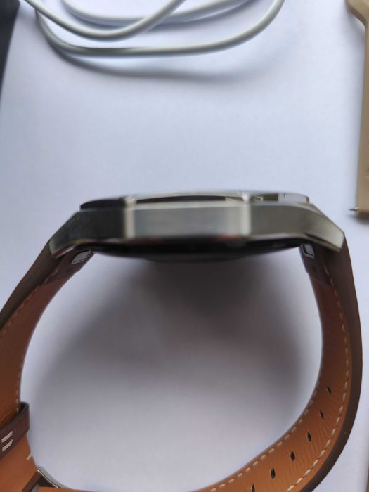 ЧИСТО НОВ Huawei Watch GT5 (46mm) + 2 верижки (Кожена и Силиконова)