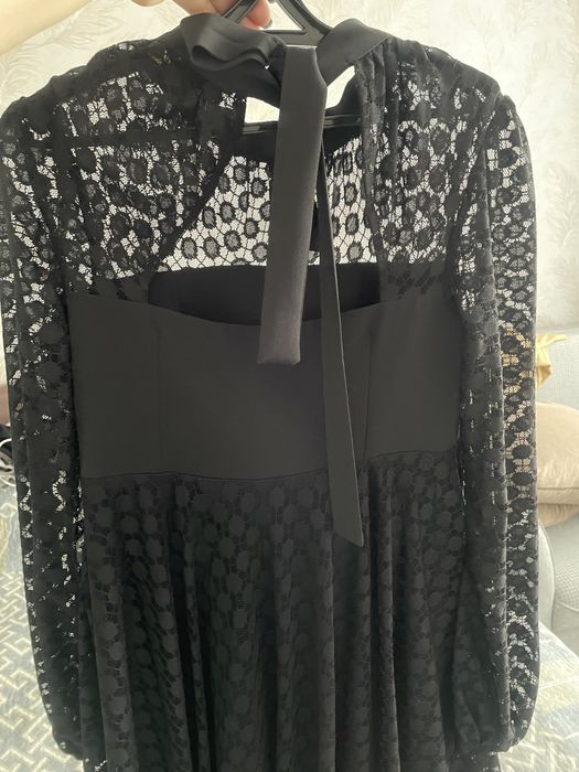 Продам платье вечернее 10000…………………………………………