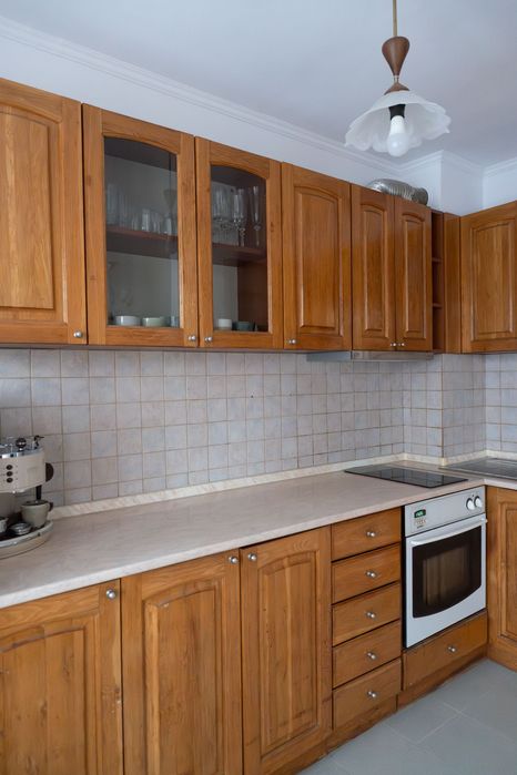 Кухня масив дъб 1400 лева с включени електроуреди