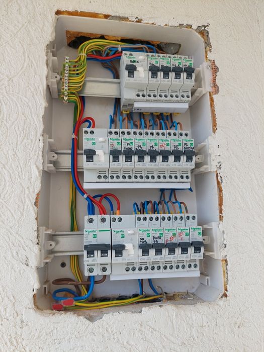 Electrician calificat, rapid si accesibil