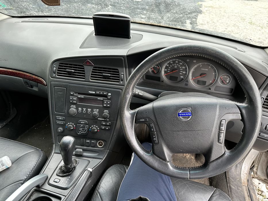 Волво ХЦ70 D5. AWD 2004 г 2.4 дизел само на части