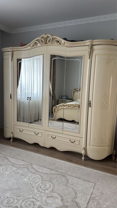 Продам спальный гарнитур