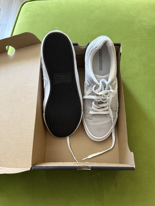 Vand Adidasi converse