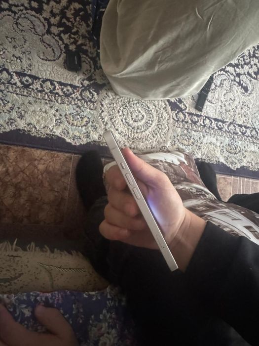 Продам айфон 133