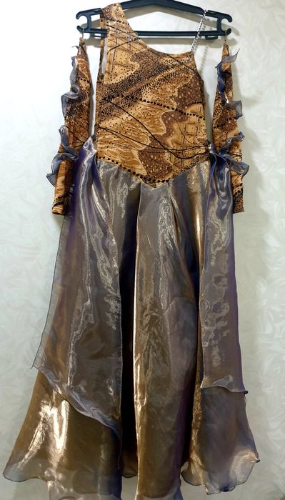 Продам шикарное платье.